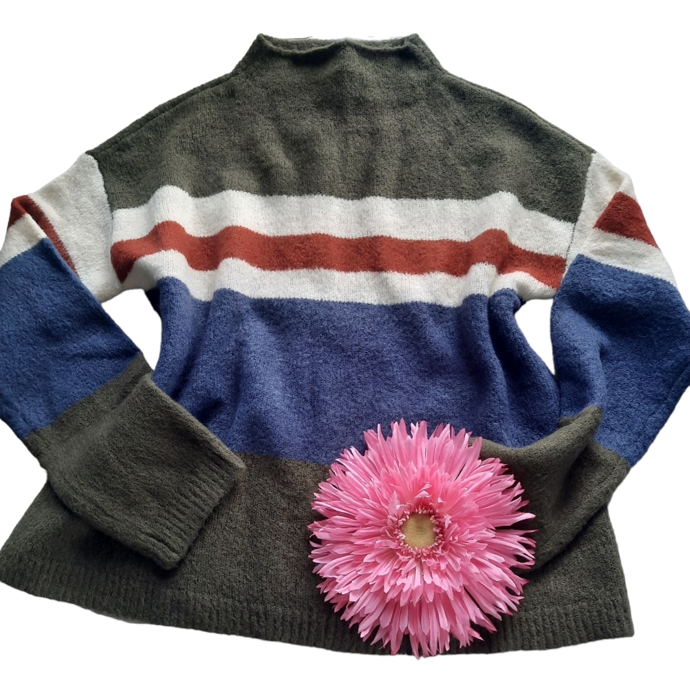 Hem & Thread Color-Block Soft Knit Sweater - Picture 2 of 12